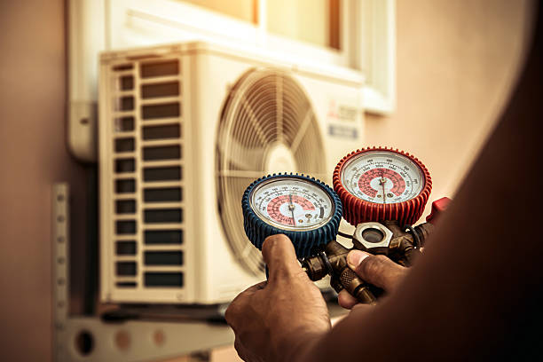 Professional Hvac technician working in Mechanicsville, PA